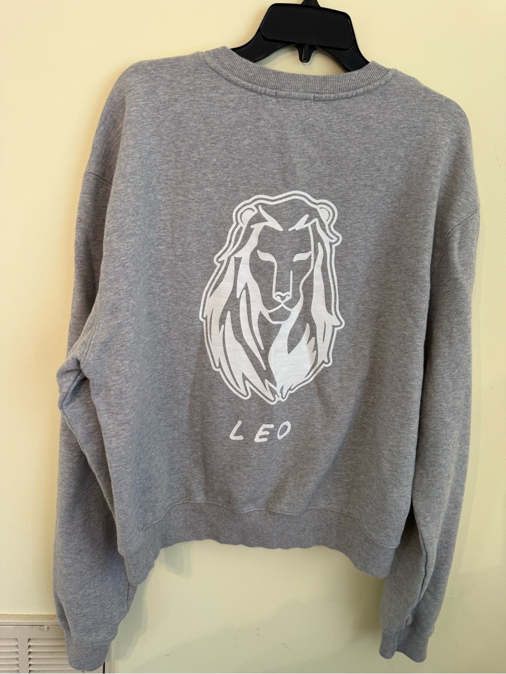 Good American Leo Boyfriend Sweatshirt *GREAT CONDITION* - Picture 9 of 10